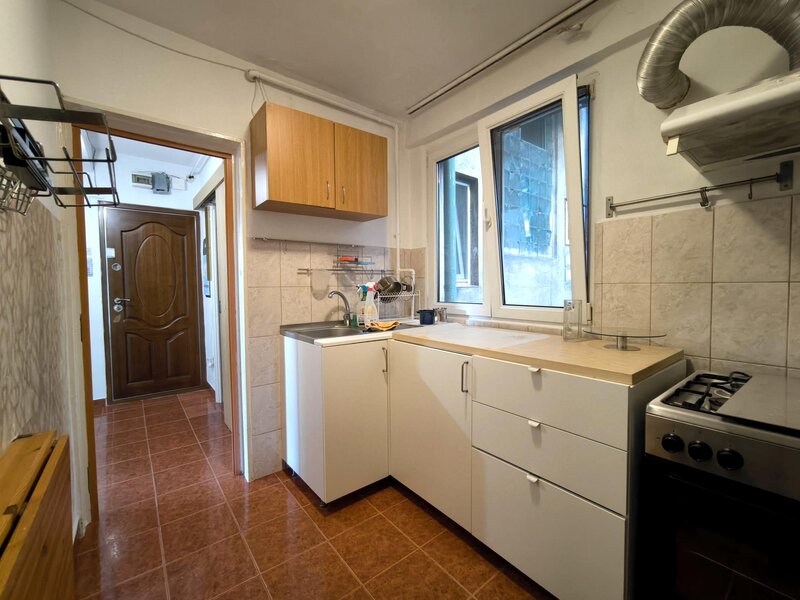 Viilor, Eroii Revolutiei metrou, apartament 2 camere decomandat